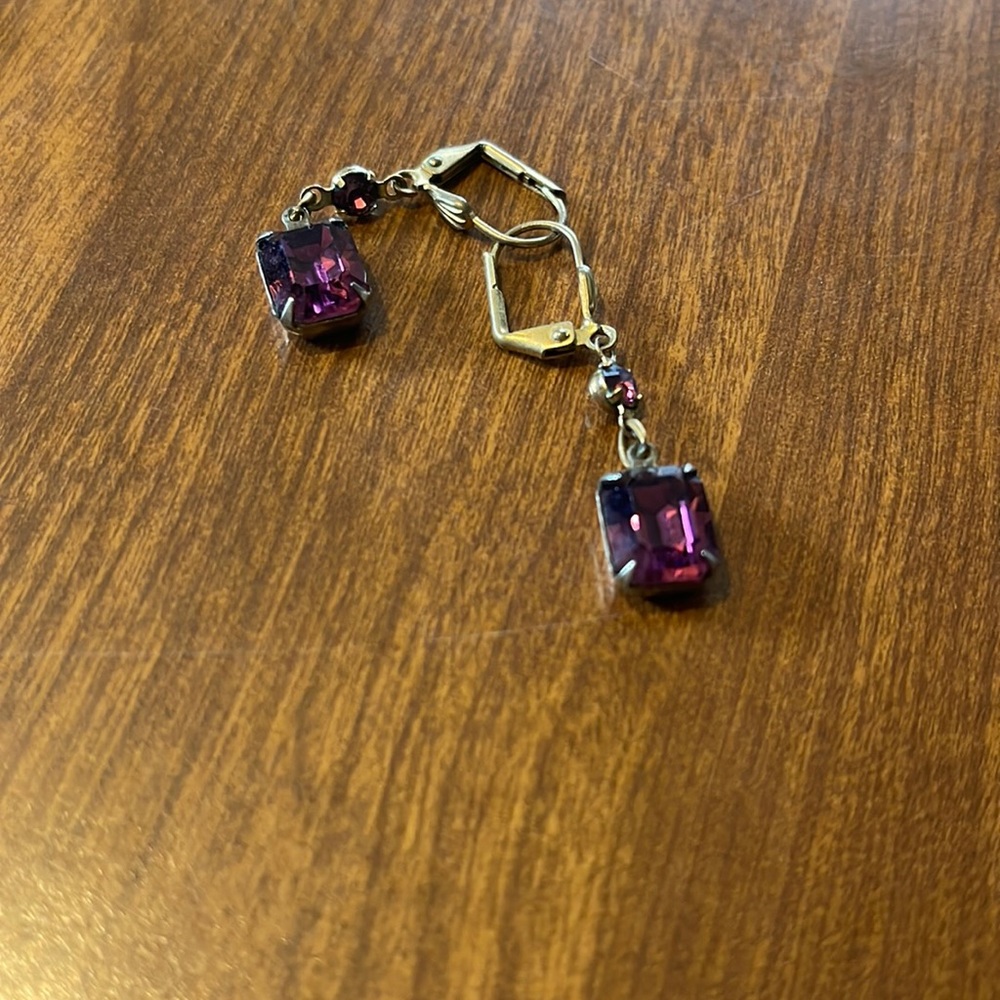 Earrings gold tone with purple/amethyst stone